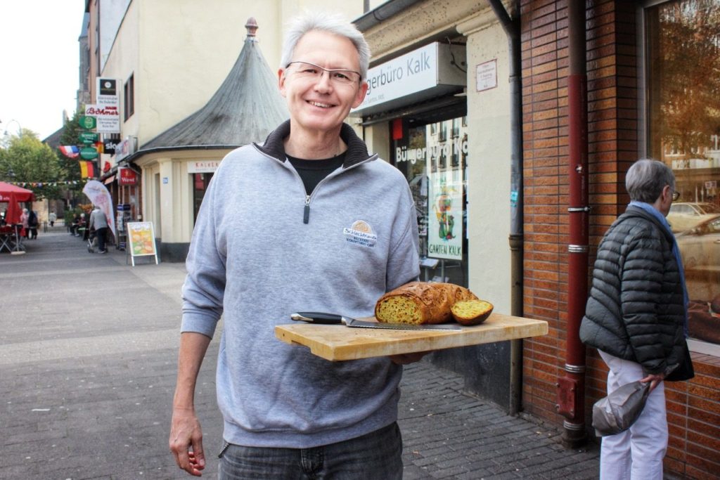 Bäcker Engelbert Schlechtrimen mit Möhrenbrot, Kalk, Okt. 2018