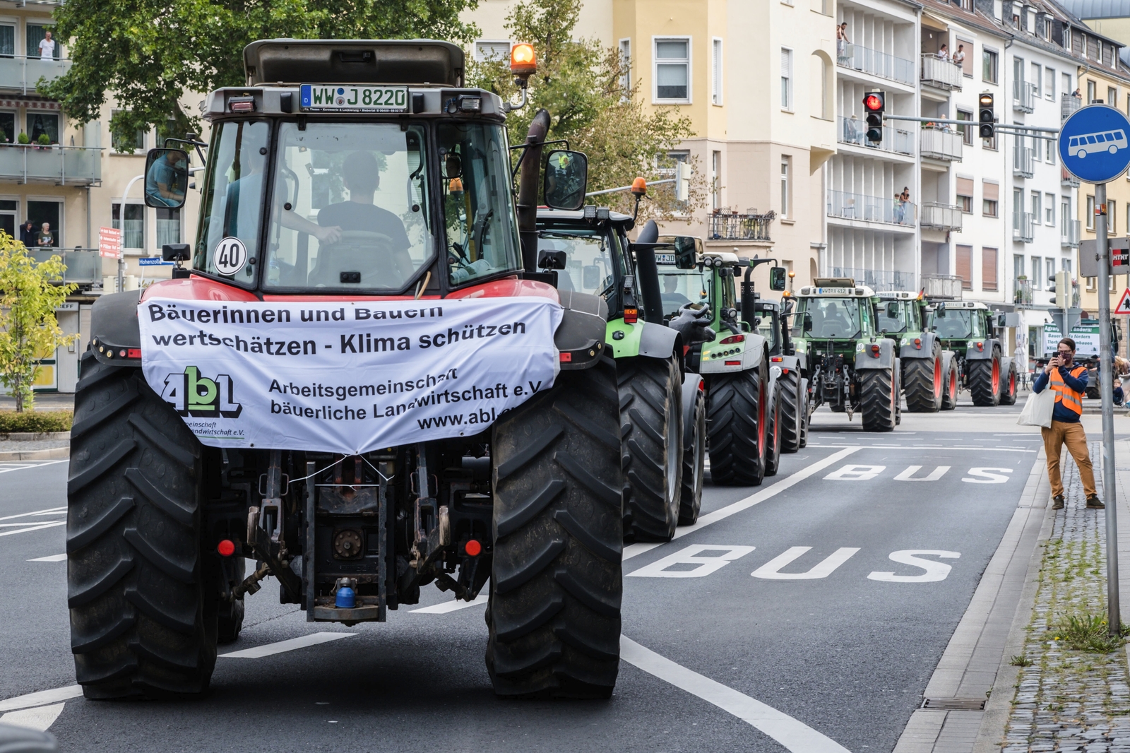 Demonstration anlässlich des EU-Agrarministertreffens in Koblenz (30.8.)

Pressefoto kann zur freien Verwendung gegen Angabe der Quelle genutzt werden: 

Bernd Hartung/www.wir-haben-es-satt.de