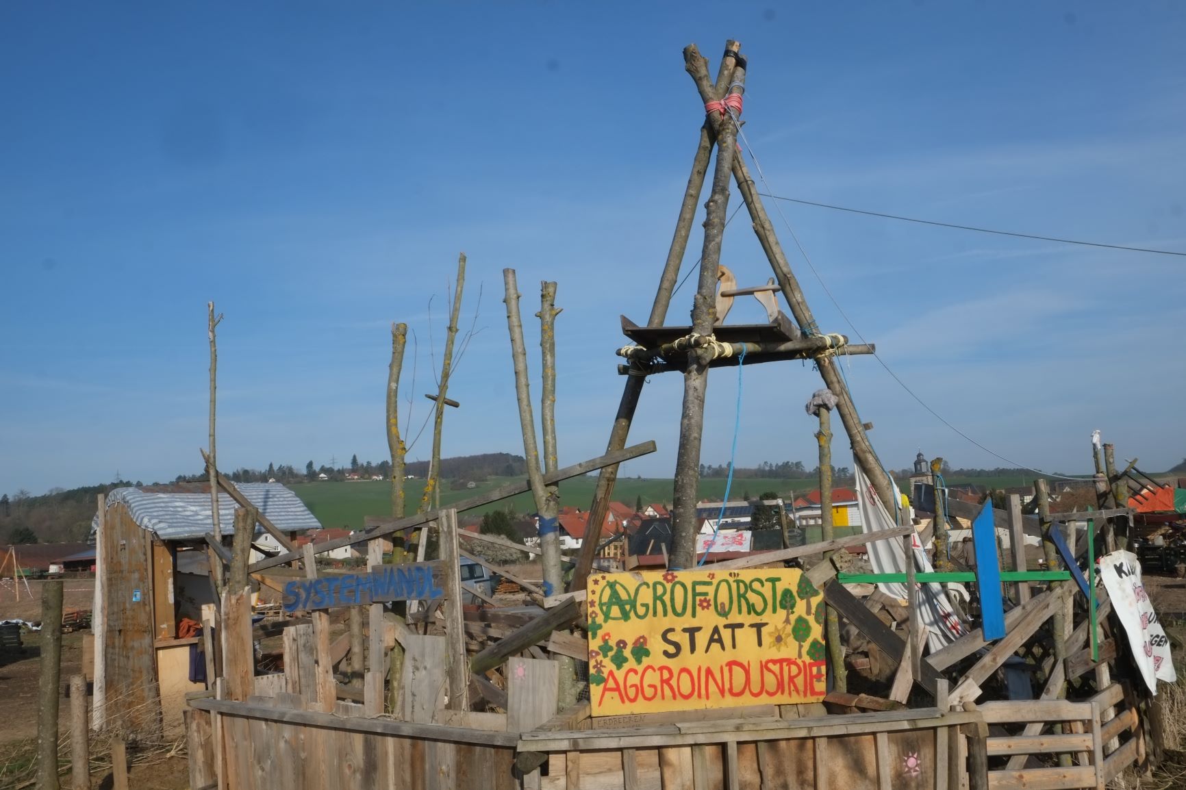 Ackerbesetzung in Neu-Eichenberg mit Protestcamp