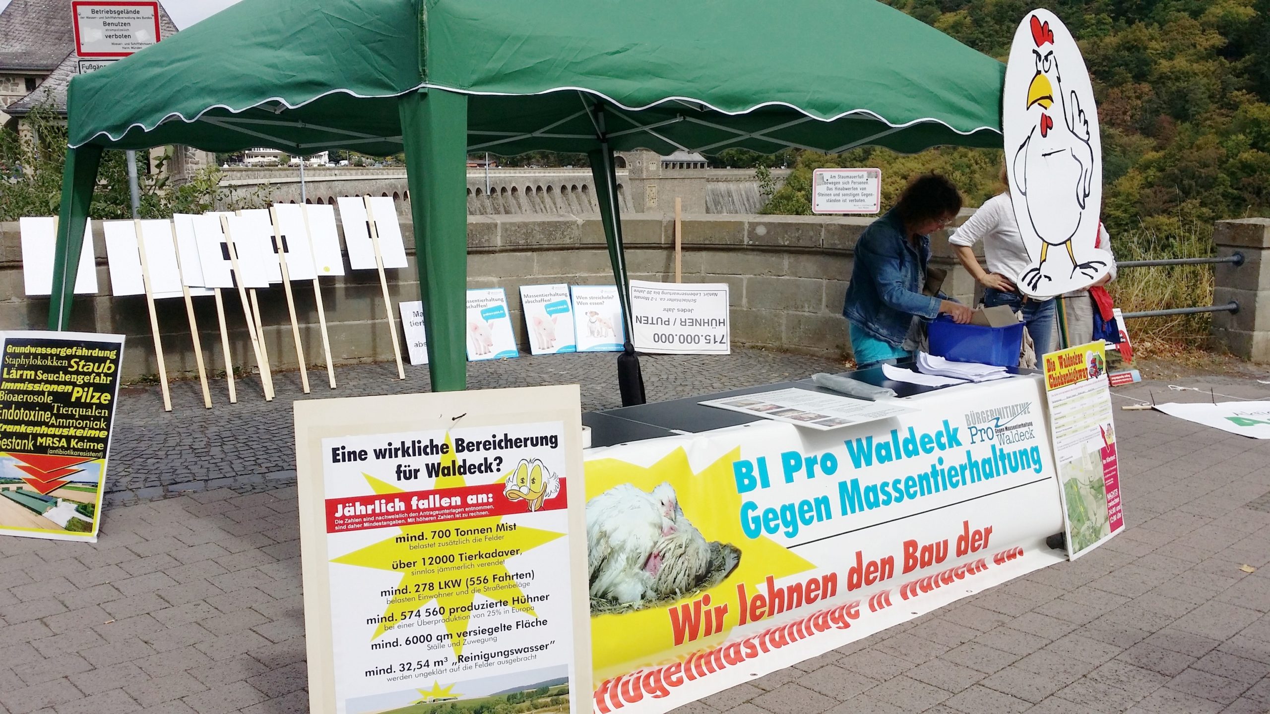 BI-Waldeck-AGA-jued-20180902_130932 Zahlreiche HelferInnen bereiteten den großen Protest vor. (Foto JD/AGA)