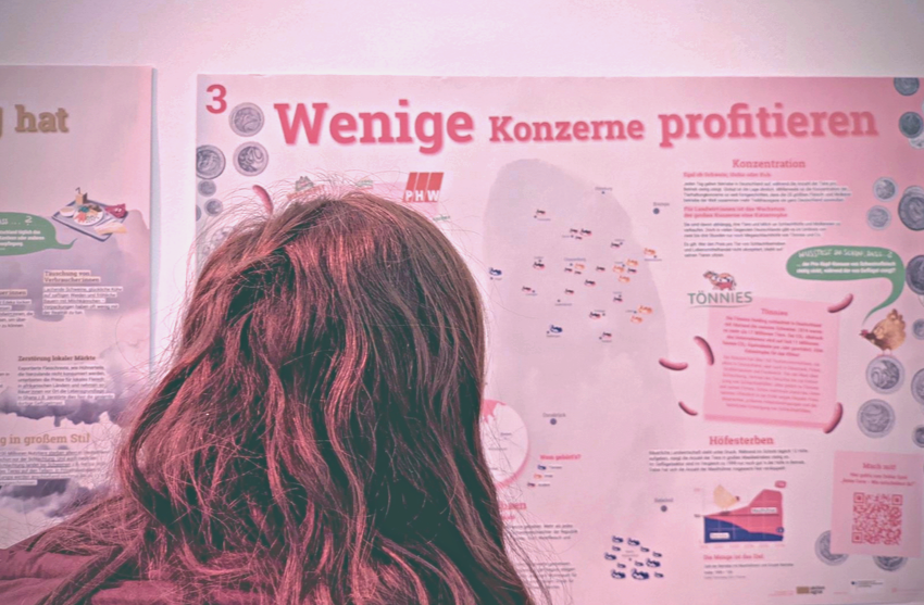 Poster 3: "Wenige Konzerne profitieren" Poster 3: