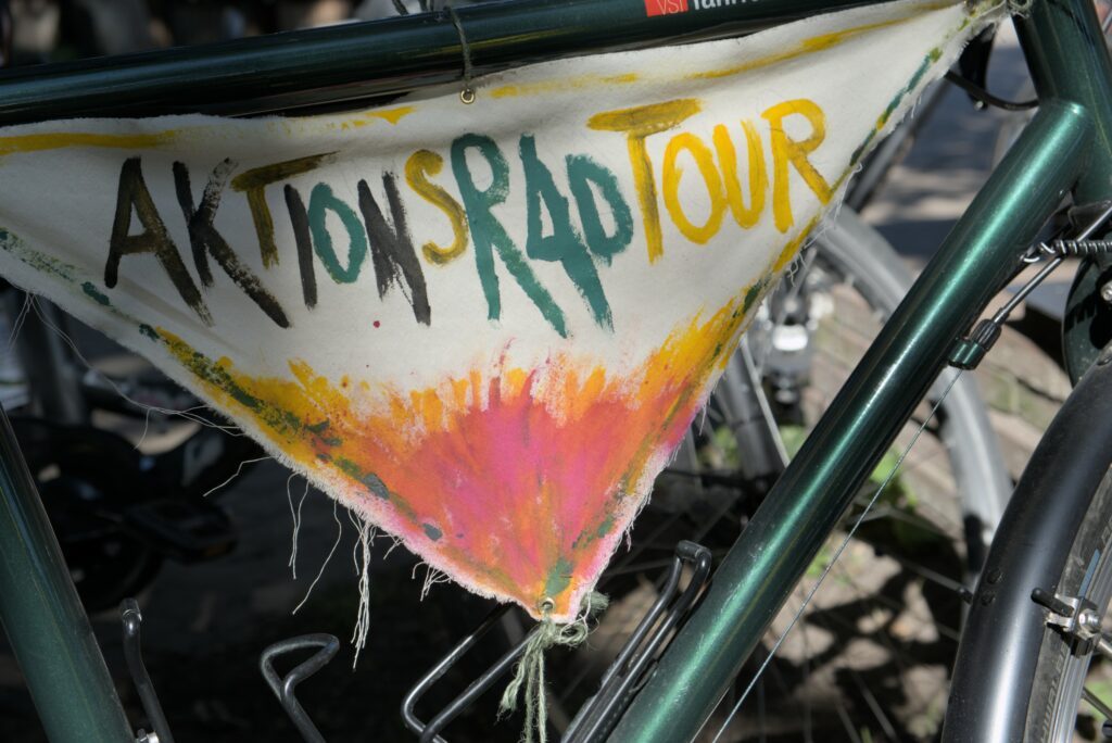 Aktionsradtour 2023 - Banner am Fahrrad