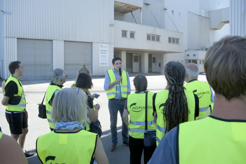 Führung im Futtermittelwerk Agravis Aktionsradtour 2023