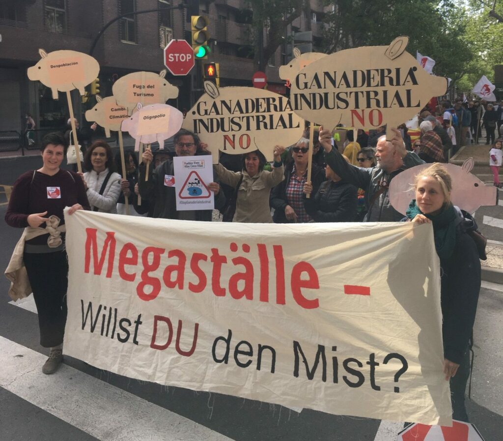 Demonstration gegen Fleischindustrie in Aragón - Recherchetour Tönnies in Spanien